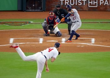 Serie Mundial regresa a Houston con Bravos al frente, tras el triunfo el domingo de los Astros