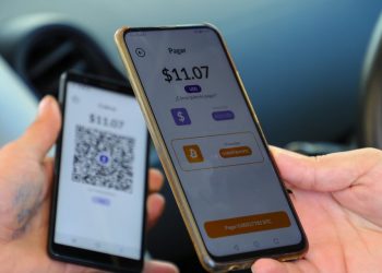 Gobierno de El Salvador beneficia a conductores con descuento de $0.30 por galón de combustible al pagar con Chivo Wallet