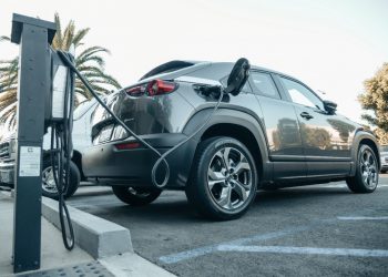 ¿Son los autos híbridos una buena solución para la transición ecológica?