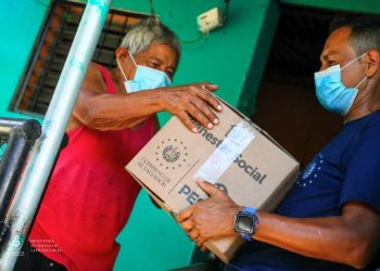 Gobierno de El Salvador entrega paquetes alimentarios en comunidad Quiñonez I, en San Salvador