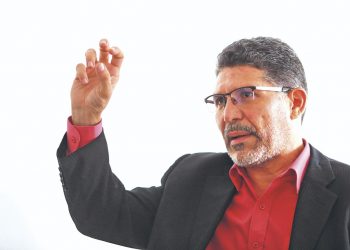 Catástrofe electoral del FMLN no generó cambios internos, afirma Fidel Fuentes