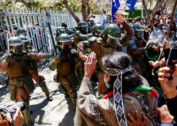 Un muerto, tres heridos y dos detenidos tras enfrentamiento entre mapuches y policías en Chile