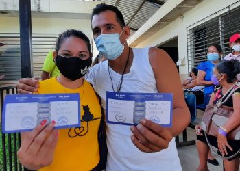 Viajaron en motocicleta para vacunarse en Candelaria de la Frontera, Santa Ana