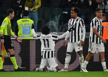Juventus gana 1-0 a Fiorentina con gol de Cuadrado en el descuento