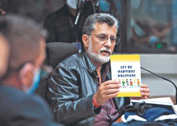 Las ONG de ARENA y FMLN desviaron $1.4 millones