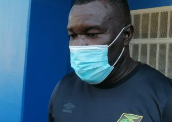 Theodore Whitmore, entrenador de Jamaica : «El juego de mañana ante El Salvador será difícil»   