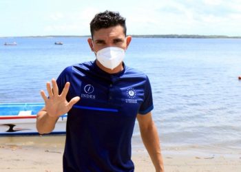El seleccionado de fútbol playa, Rubén Batres sufre accidente en lancha
