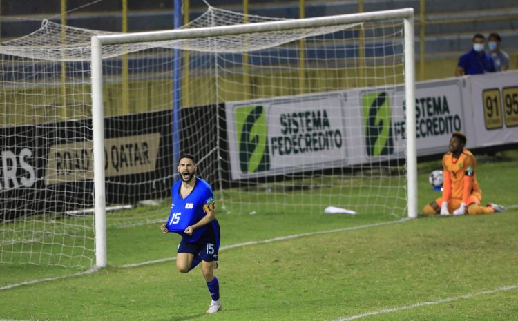 Alex Roldán anotó el gol de la Selecta ante Jamaica y mantiene el interés entre la afición nacional por el Octogonal de la Concacaf. Foto de Diego García.