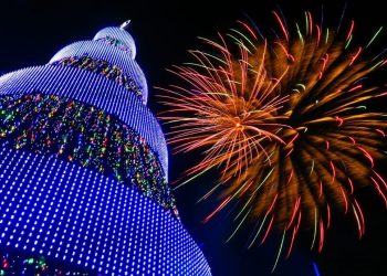 Alcaldía de San Salvador se une a la iluminación navideña en la plaza Salvador del Mundo