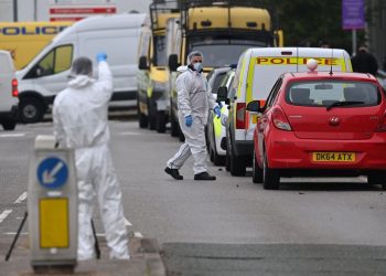 Policía británica califica de «incidente terrorista» explosión de taxi en Liverpool
