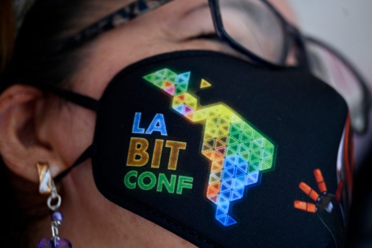 Turistas extranjeros se mostraron sorprendidos por la fuerza que han tomado las criptomonedas en El Salvador.