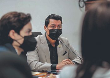 Negociación para dividir a la bancada cian incluyó $1 millón