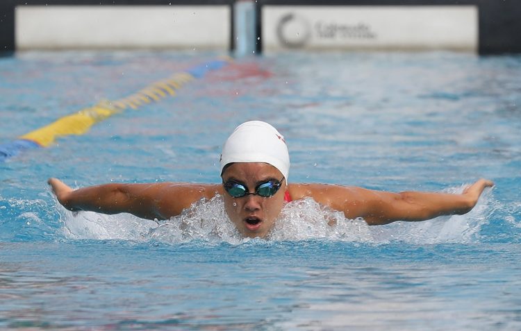 La nadadora Celina Márquez, potencial medllista de oro en Cali, ha causado baja. Fotos INDES.