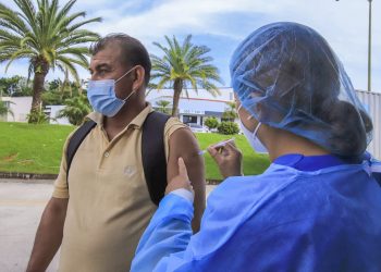 Más de 400,000 personas han sido vacunadas contra la COVID-19 en las jornadas móviles