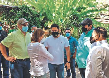 Ministro de Agricultura y Ganadería se reúne con cafetaleros y viveristas