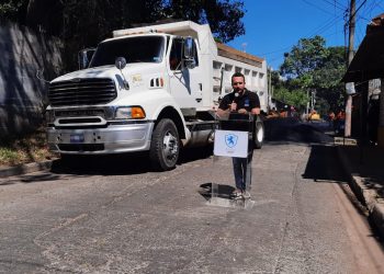 Alcalde de Zaragoza verifica plan de bacheo y recarpeteo