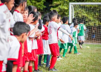 Inauguran el programa «Mas Que una pelota» en Izalco
