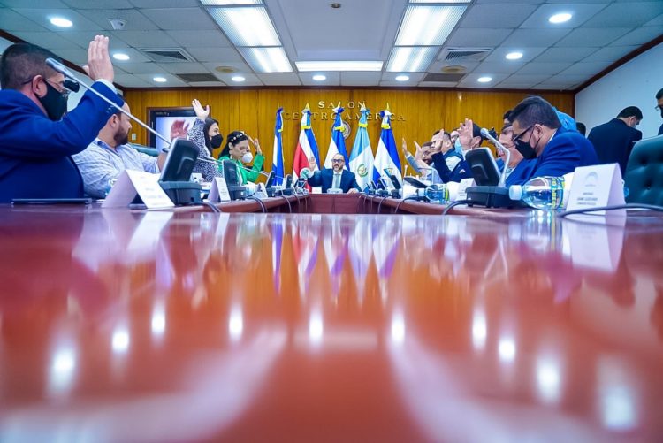 La comisión Política ha avanzado en el proceso de elección del fiscal general.