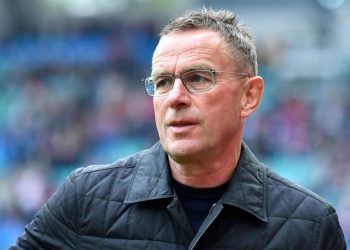 Medios ingleses señalan a Ralf Rangnick como nuevo entrenador interino del Manchester United