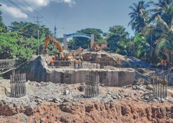Avanza construcción de puente en río Guaxala de El Rosario