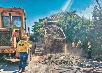 El MOP inicia la pavimentación de la calle al cantón el Jute