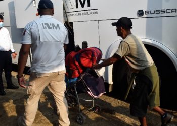 Rescatan en México a 600 inmigrantes que viajaban en tráileres