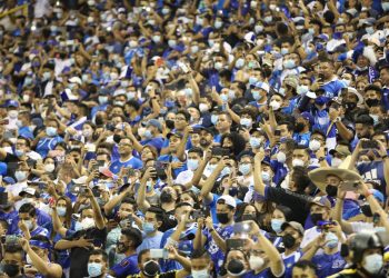 FIFA multó a El Salvador con sanción económica por incidentes ante México