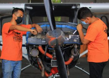 El Injosica gradúa a bachilleres en aeronáutica en Zacatecoluca