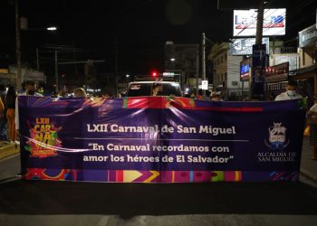 Inicia carnaval de San Miguel con desfile de carrozas