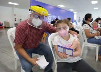 Niños, familias y adultos mayores se protegen ante la COVID-19