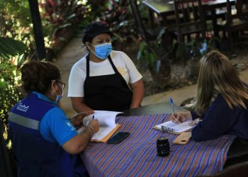 Verifican medidas de bioseguridad en negocios de Ahuachapán
