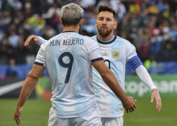 «Vamos a seguir juntos fuera de la cancha»: Este es el conmovedor mensaje de Messi tras el retiro de Kun Agüero