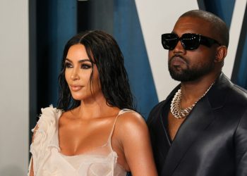 Kanye West gasta más de $4 millones para vivir enfrente de Kim Kardashian, su exesposa
