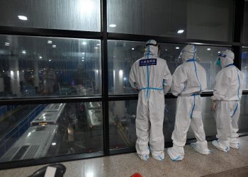 Variante ómicron del coronavirus se propaga generando temor y nuevas medidas