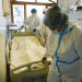 Los contagios de covid-19 se disparan mientras Europa se protege de ómicron