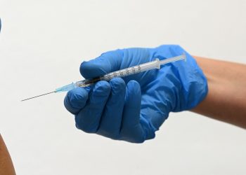 ¿Por qué sigue siendo interesante la dosis de refuerzo anticovid pese a variante ómicron?