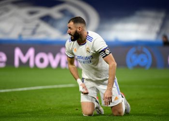 Benzema se retira lesionado a tres días de enfrentarse al Inter en Champions