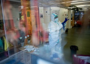 Gobernadora de Nueva York confirma cinco casos de la variante ómicron