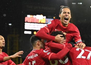 Liverpool asalta el liderato de la Premier aprovechando derrota del Chelsea