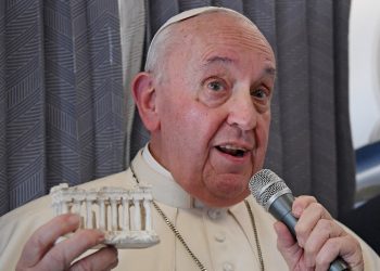 El papa Francisco cierra gira por el Mediterráneo en Atenas