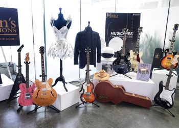 La guitarra de Keith Richards y el bajo de Paul McCartney a subasta en Los Ángeles