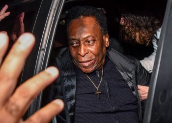 Pelé internado de nuevo en Sao Paulo para seguir tratamiento contra tumor