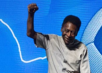 Pelé es internado de nuevo en Sao Paulo para seguir tratamiento contra tumor