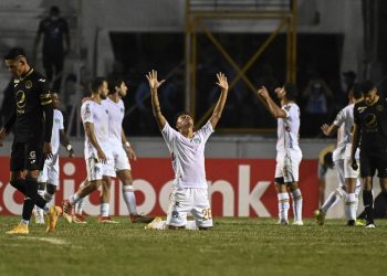 Con Álex Larín como suplente, Comunicaciones derrota de visita a Motagua en primera final de Liga Concacaf