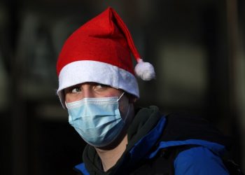 Reino Unido se prepara para pasar Navidad bajo la sombra de variante ómicron