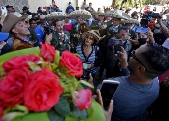 Funeral de Vicente Fernández será privado, dice su familia