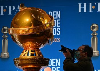 «Belfast» y «El poder del perro» lideran nominaciones a unos cuestionados Globos de Oro