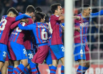 El Barcelona sufre pero gana al Elche sobre la hora