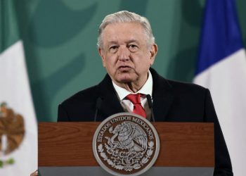 Presidente de México presume pago de impuestos de magnate Carlos Slim