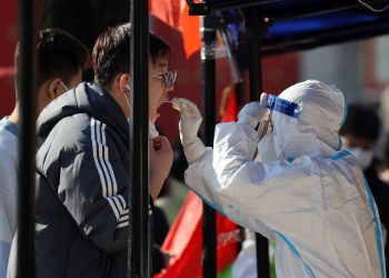Ciudad confinada Xi’an en China endurece sus restricciones